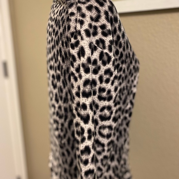 Betsey Johnson Leopard Print Fleece Top Size S - Picture 8 of 14